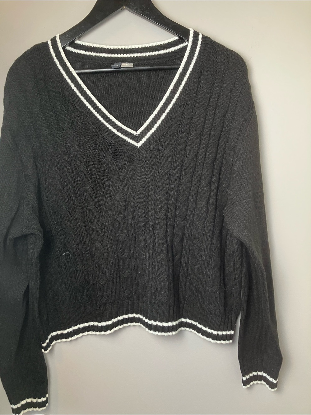 Black Tennis Prep V-Neck Cable Knit Sweater White Trim‎ Size XL